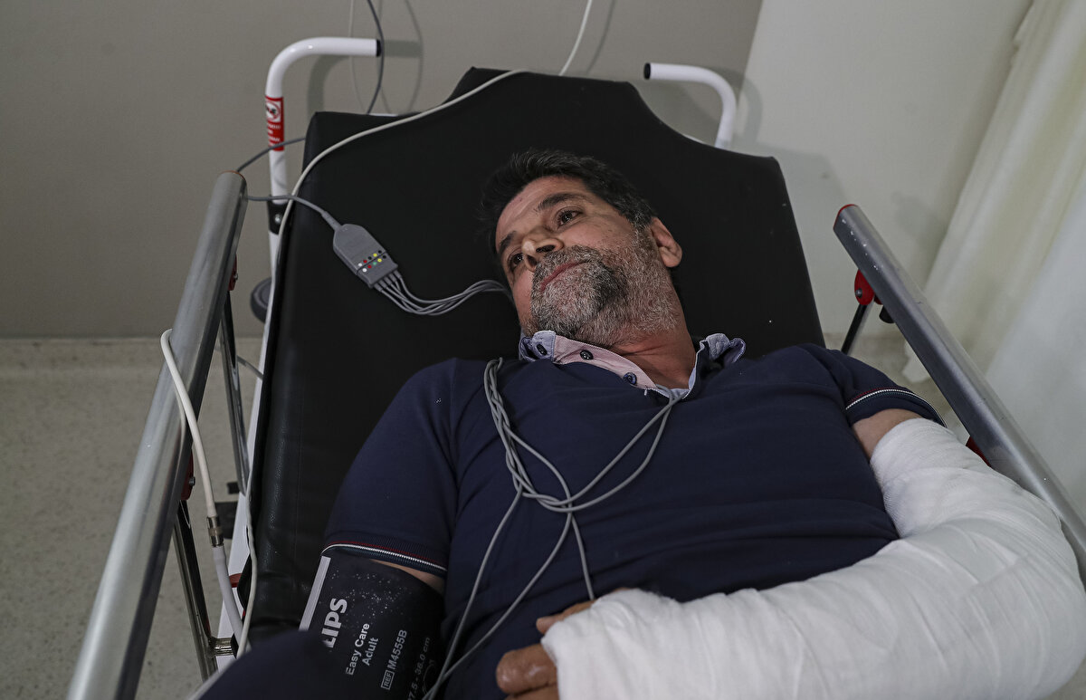 Başakşehir Çam ve Sakura Şehir Hastanesinde tedavi altına alınan 12 yaralıyla ilgili bilgi veren Acil Tıp Uzmanı Doğan Aycan, kazada yaralanan vatandaşlara geçmiş olsun dileklerini iletti.<br>