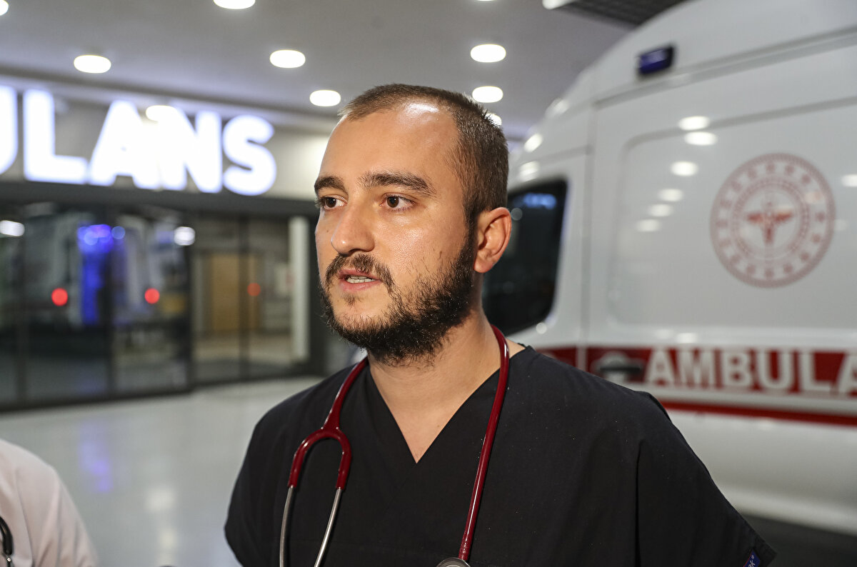 Azun, şunları söyledi:<br><br>"En arka koltukta oturuyordum. Sağlam birisi kapıyı kırdı, o şekilde çıktık. Bazıları çekiçle ön tarafta camları kırdı. Ben en arka koltukta oturuyordum, içeriyi çok görmedim diyebilirim. Ambulansla hastaneye geldim. Şu anda sancım var, başka bir yerimde bir çatlak var. Kolumda da kırık var.”