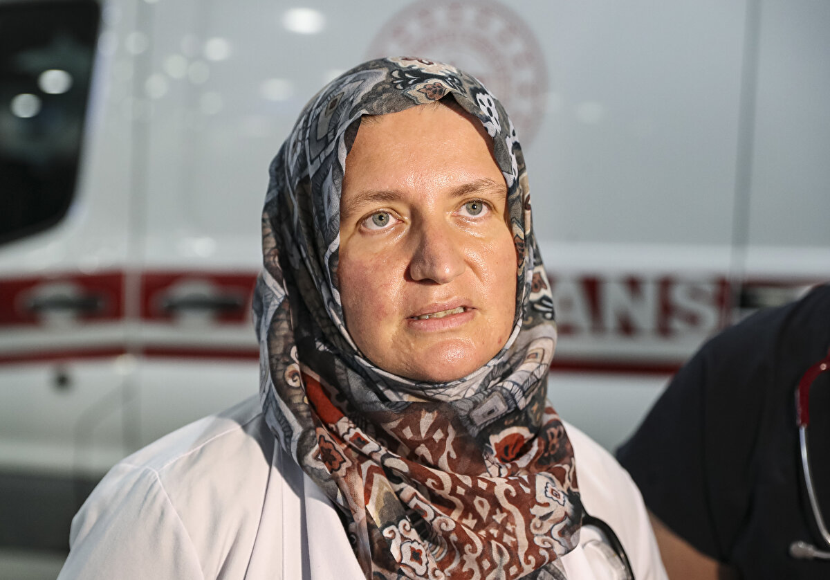 Kaza sırasında kolu kırılan 48 yaşındaki Ahmet Azun, Topkapı'dan Avcılar'a gittiğini ve metrobüsün ters istikamette seyrettiğini gördüğünü anlattı.<br>