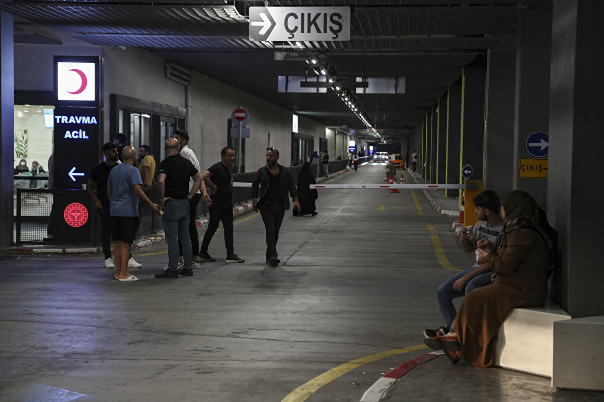 Başakşehir Çam ve Sakura Şehir Hastanesi Yoğun Bakım Servisinde tedavisine devam edilen metrobüs şoförü Mahsun Kibar'ın sağlık durumunun ciddiyetini koruduğu öğrenildi.<br><br>