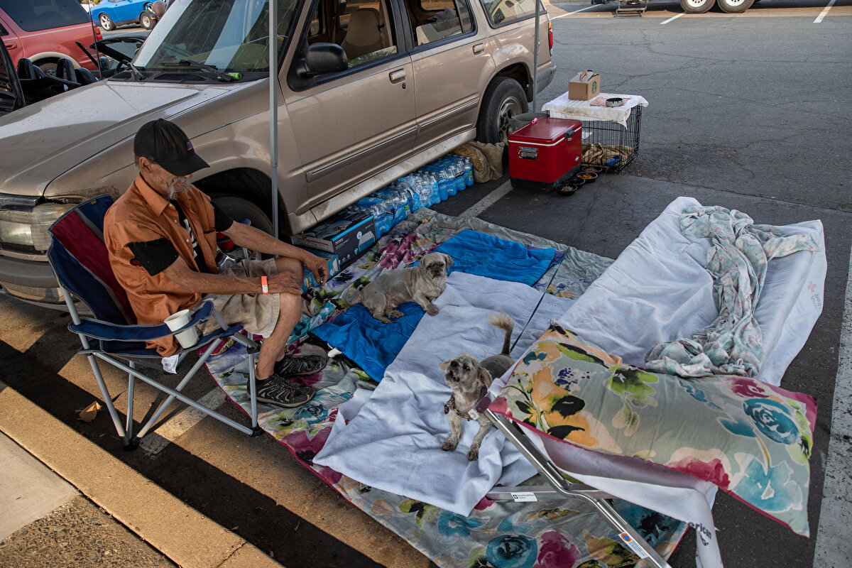 Henüz evinin yangında yanıp yanmadığını bilmediğini ifade eden Jones, yangının Foresthill kasabasının tarihi mahallelerine yayılmasından endişelenildiğini belirtti.<br><br>