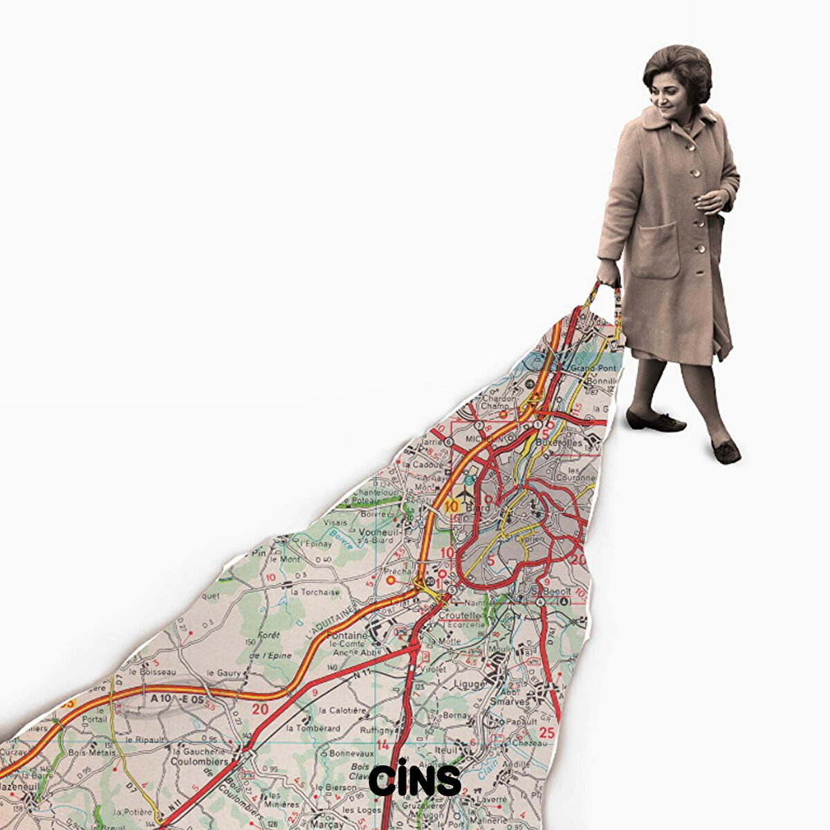 
Alışveriş çantasında "dünya"yı taşıyan bir kadın