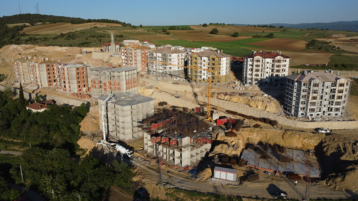 Başvuru yapacaklardan ayrıca ustalık, iş yeri açma, ilgili oda kayıt veya vergi mükellefi belgesi ile e-Ticaret yapıldığına dair belgeler istenecek.<br><br>Sanayi sitelerindeki iş yerleri için başvuru yapacakların, kendisinin, eşinin ve 18 yaşından küçük çocuklarının mülkiyetinde sanayi dükkanı olmaması da gerekecek.