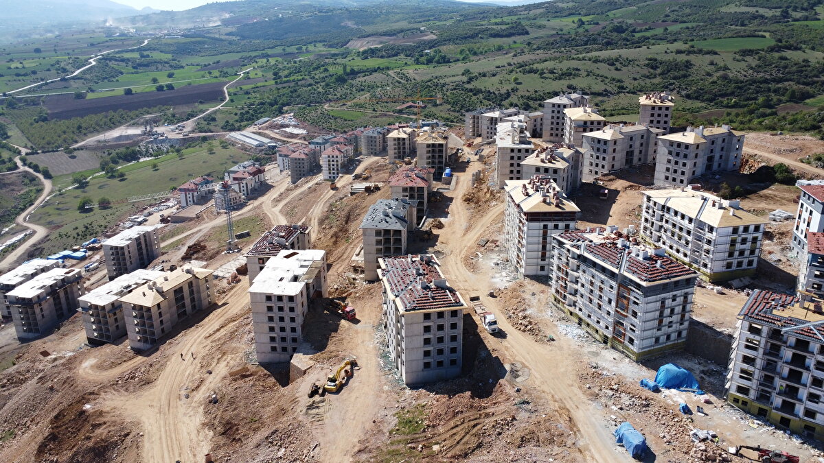 Şehit aileleri, harp ve vazife malulleri ile bunların dul ve yetimleri hariç başvuruda bulunacaklarda, aylık hane halkı gelirinin İstanbul için en fazla net 18 bin lira, yurt genelinde ise en fazla 16 bin lira olması şartı aranacak.<br><br>