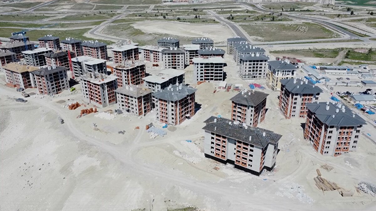 Uygun ödeme koşullarıyla ev sahibi olmak isteyen binlerce kişi TOKİ Sosyal Konut (ucuz konut) Projesi başvurularının nasıl yapılacağını ve başvuru şartlarını merak ediyor.