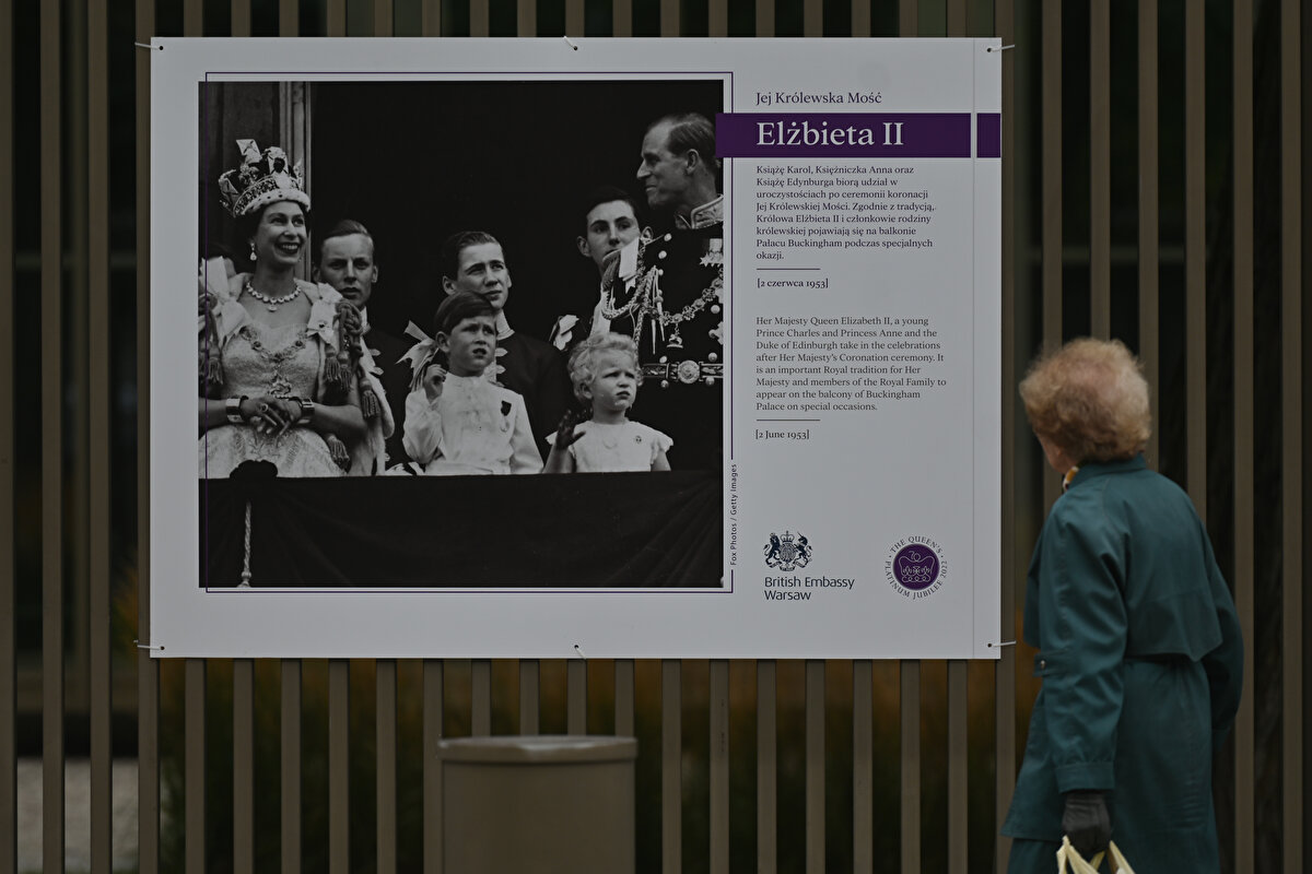 Metropolitan Polisi'nin 2002 yılındaki asayiş olaylarının maliyetine ilişkin bir raporuna göre, ölüm gününden Kraliçe'nin annesinin cenazesine kadar geçen sürede 11 bin 887 polis personeli ve 1306 sivil personel görevlendirildi. Bu rakamlar son törenlerin maliyetinin tahminini kolaylaştırıyor. Gazetenin haberine göre, bir kaynak bu iki törenin maliyetinin 6 milyon pound, yani 128 milyon TL olabileceğini söyledi.<br><br>