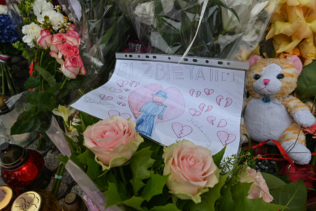 İngiltere'deki devlet cenazeleri, katı protokol kurallarına uyacak şekilde düzenlenir ve ulusal öneme sahip bir kişiyi onurlandırmak için de halka açık yapılır.<br><br>