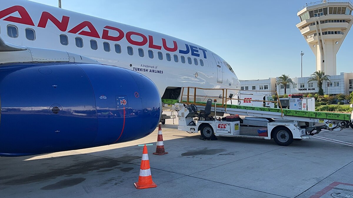 Türk Hava Yolları Basın Müşavirliğinden yapılan açıklamaya göre, İngiltere Kraliçesi 2. Elizabeth'in vefatının ardından yas ve cenaze töreninde kullanılmak üzere çiçek taleplerinde yüzde 90 artış oldu.<br><br>