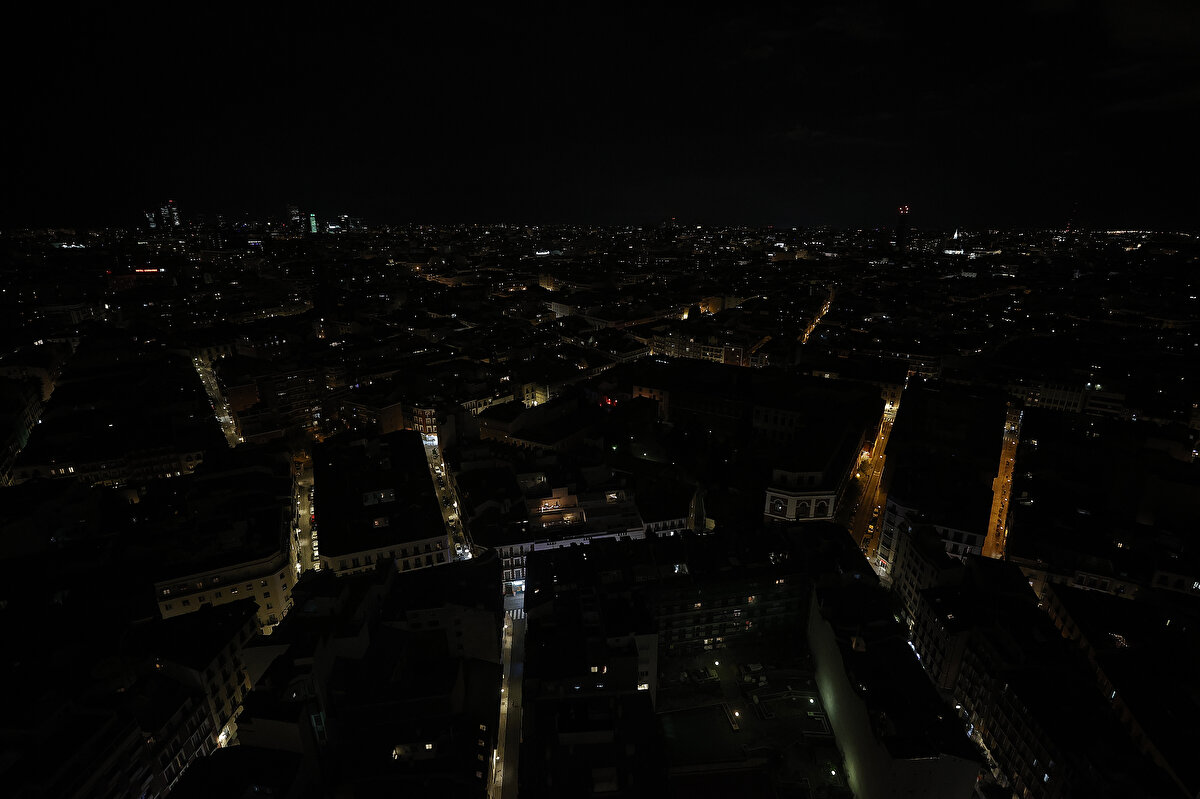 Enerji krizi tartışmalarının gündemden düşmediği İsviçre'de, kış mevsiminde enerji sorununun acil durum seviyesine gelmesi halinde tasarruf tedbirlerini uygulamayanların hapis cezasına çarptırılacağı bildirildi.<br><br>