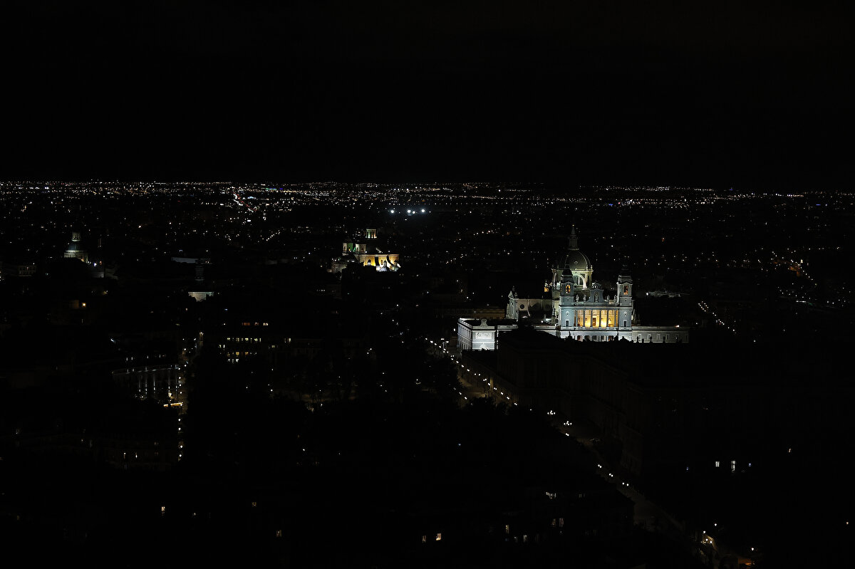 Alman tuvalet kağıdı üreticisi Hakle, maliyetlerdeki büyük artış nedeniyle iflas başvurusunda bulundu. Şirketin genel müdürü Volker Jung, kağıt endüstrisinin zorda olduğunu belirterek, "Savaşın başlamasıyla durum kötüleşti. Artan maliyetleri müşterilere yeterince yansıtamadık" dedi. Çalışanlara Kasım ayına kadar ödeme yapılacağı açıklandı.<br><br>