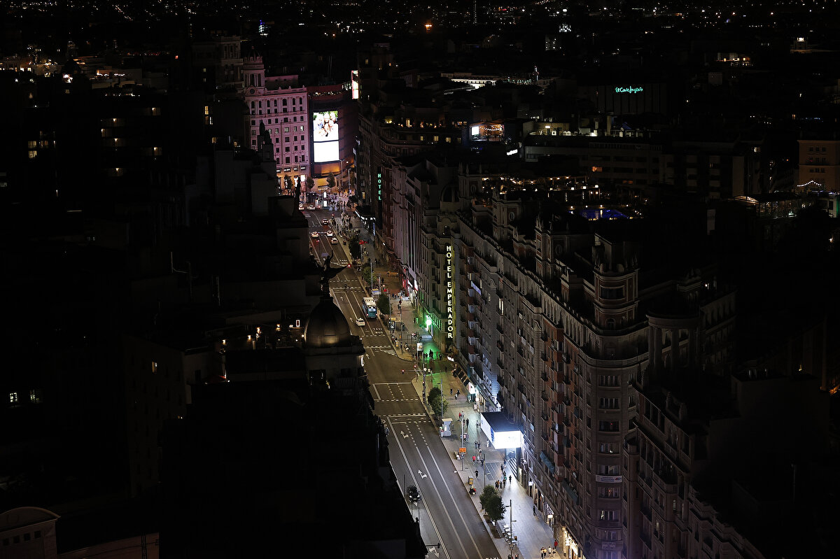 Belçika hükümeti, artan enerji faturalarına karşı, yakıt, elektrik ve doğal gazdaki düşük vergi uygulamasını uzatmaya, kamu binalarında enerji tasarrufuna, yüksek karlı enerji firmalarını vergilendirmeye ve nükleer santrallerin faaliyet süresini uzatmaya karar verdi.<br><br>