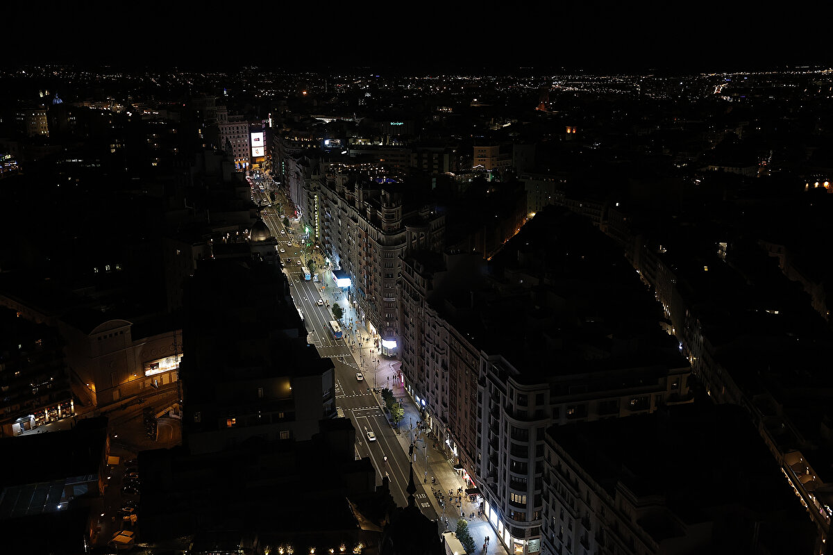 Blick gazetesinde yer alan haberde, kış mevsiminde yeterli miktarda doğal gaz bulunmaması durumunda doğal gaz ile ısıtılan evlerde odaların ısı seviyesinin 19 derece, sıcak su seviyesinin ise 60 dereceyle sınırlandırılacağı kaydedildi.<br><br><br>Bu durumda elektrikli sobaların da kullanımının yasaklanacağı, evlerdeki sauna ve yüzme havuzlarının soğuk tutulacağı belirtildi.