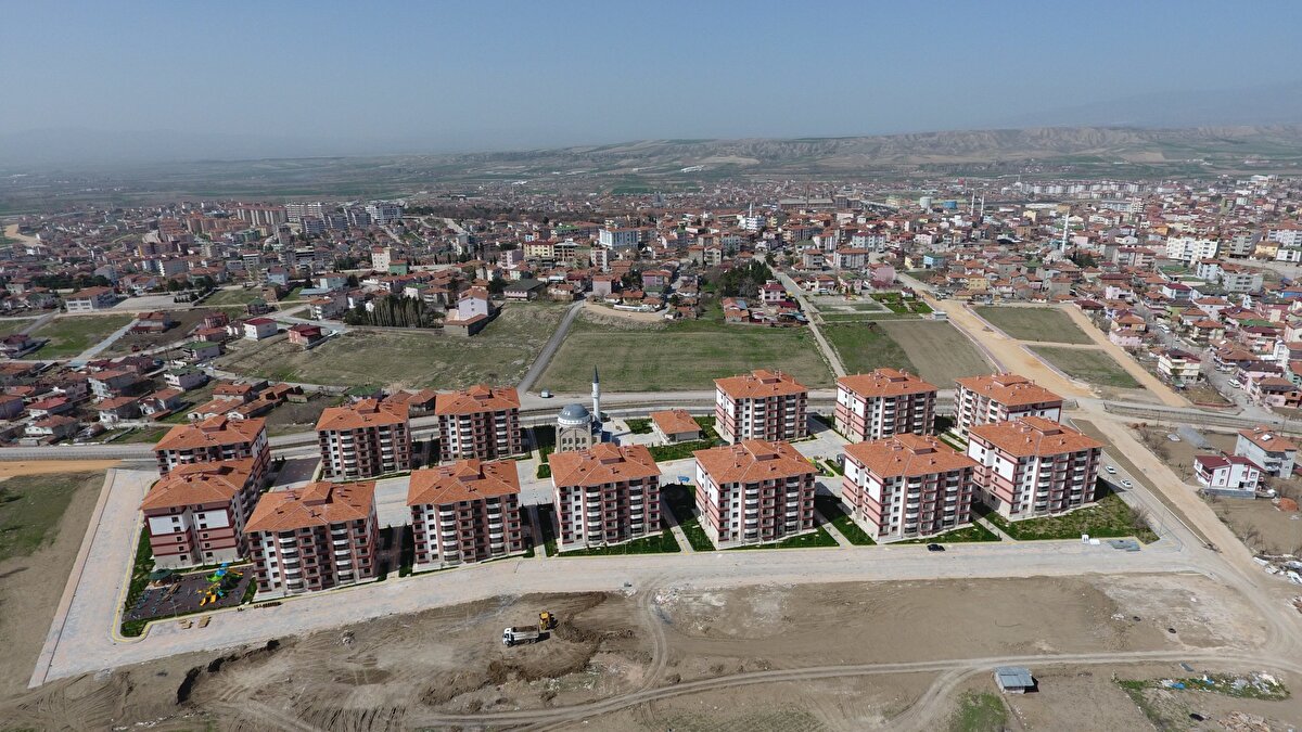 Milyonların gündemi sosyal konut oldu ve akıllarda birçok soru var. İşte başvurudan teslim aşamasına kadar merak edilen soruların yanıtları… <br><br>