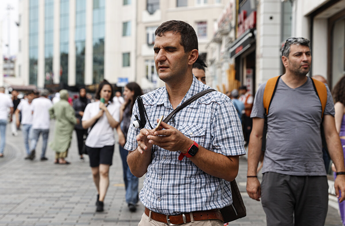 Yılmaz, şükretmenin insanın sahip oldukları için teşekkür etmesi anlamına geldiğini anımsatarak, "Nefes aldığıma teşekkür edebilirim, burada oturduğumuz için teşekkür edebilirim ama iyi ki sizin gibi değilim diye size teşekkür edemem. Çünkü benim sizden daha iyi olmadığımı kim, nereden biliyor? Bu, bana resmen hakir görmek gibi geliyor." dedi.<br>