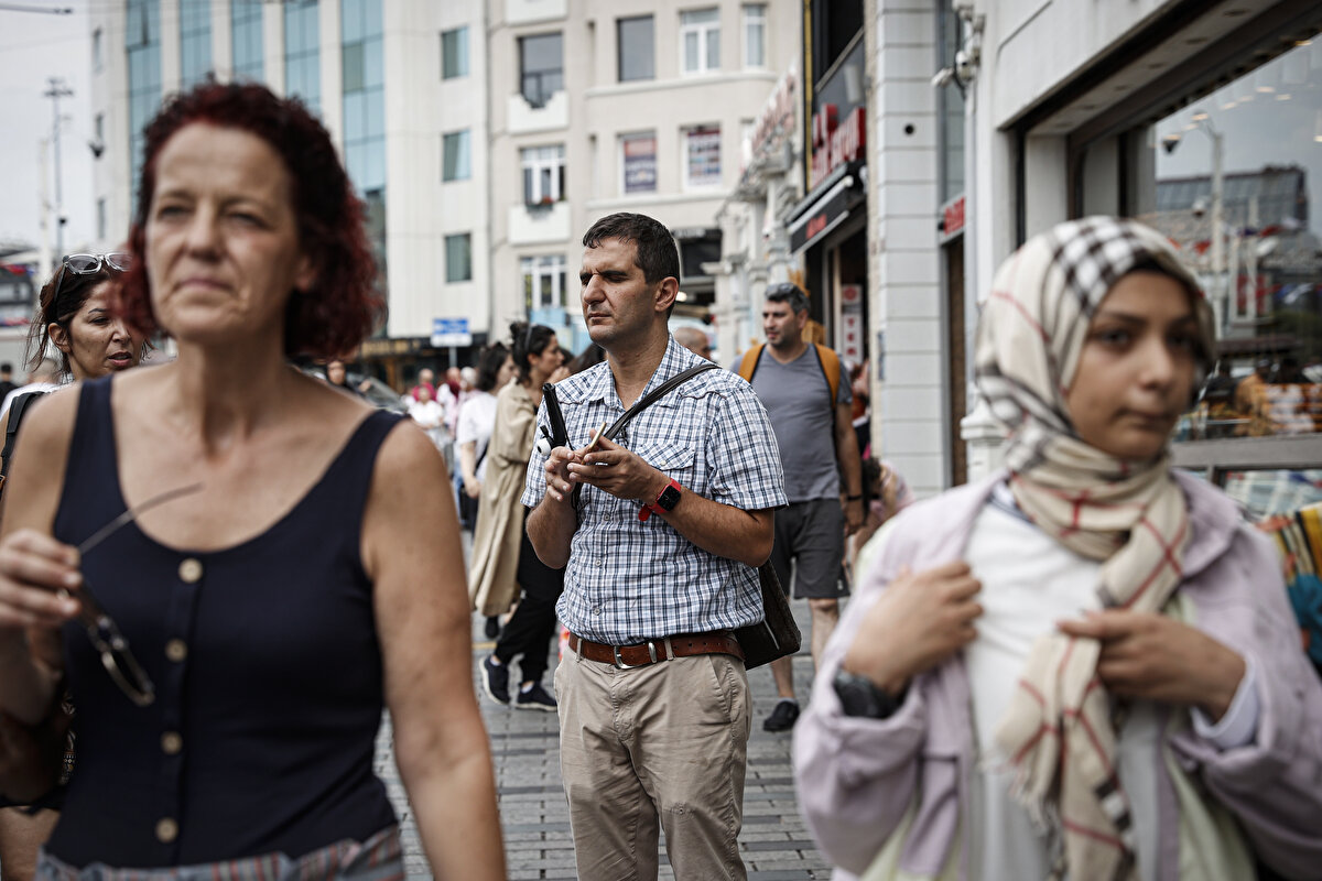 Şükür kavramının da çok yanlış yorumlandığına dikkati çeken Yılmaz, insanların kendisini görünce önünde şükrettiklerini aktardı.<br>