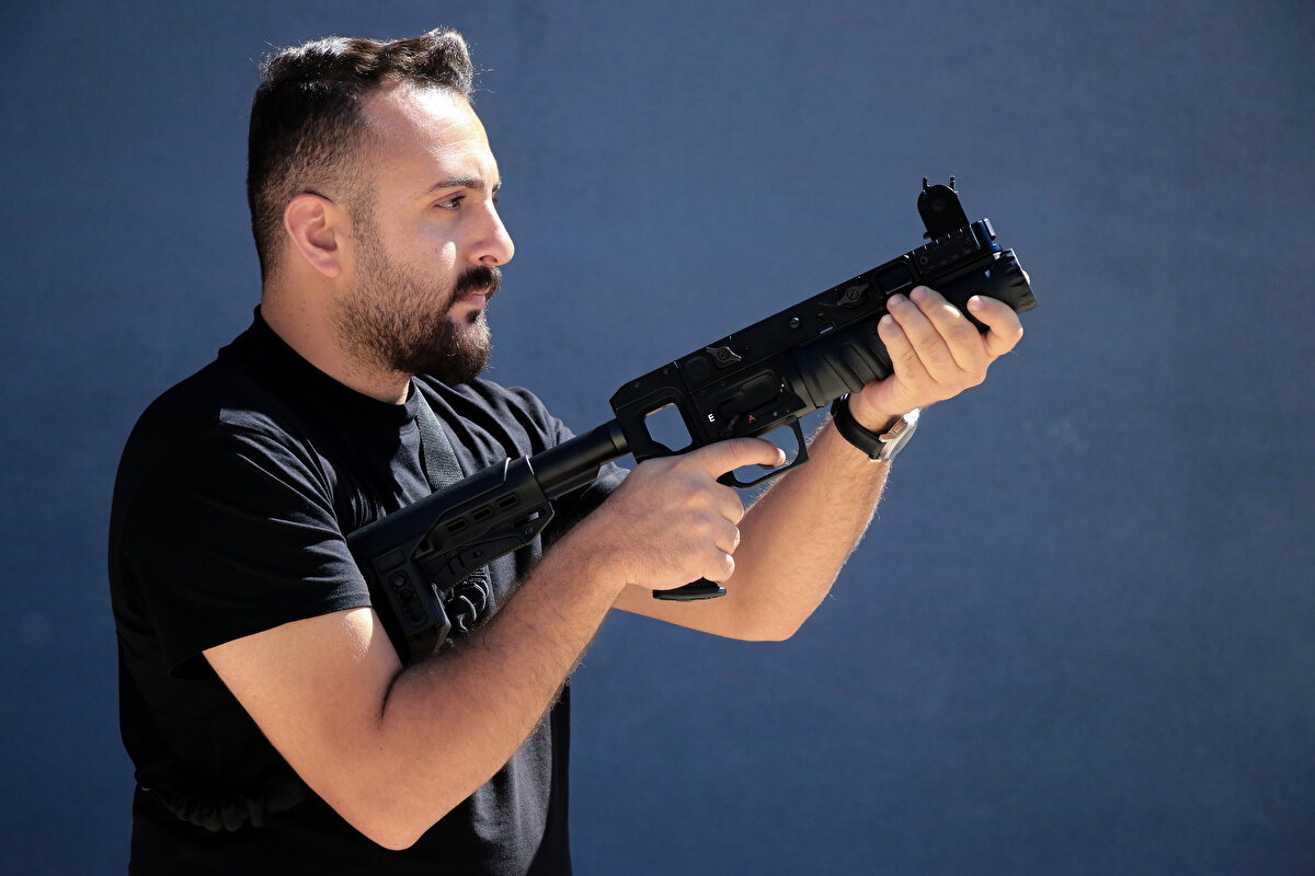 Hızlı ve istikrarlı nişan alma, etkili menzili, 5 bin atışlık uzun ömürlü namlusu, sürekli taşımaya uygun hafif ve özgün tasarımıyla muadillerinden ayrılan yerli bomba atarlar, Mehmetçiğin önemli silah gücü oldu.