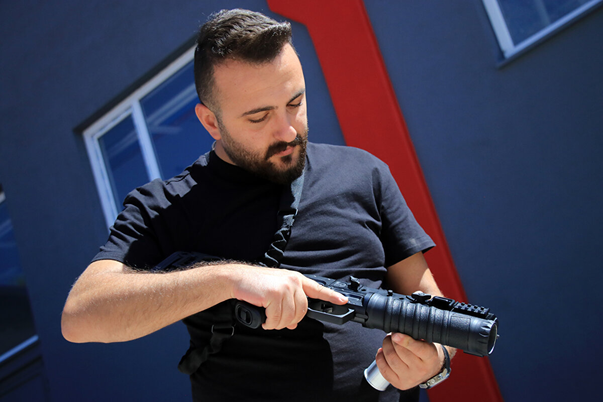 Beyşehir ilçesi Huğlu Mahallesi'nde faaliyetini sürdüren şirket, özgün tasarım ve etkili menziliyle dikkati çeken yerli bomba atarın ihracatına hazırlanıyor.