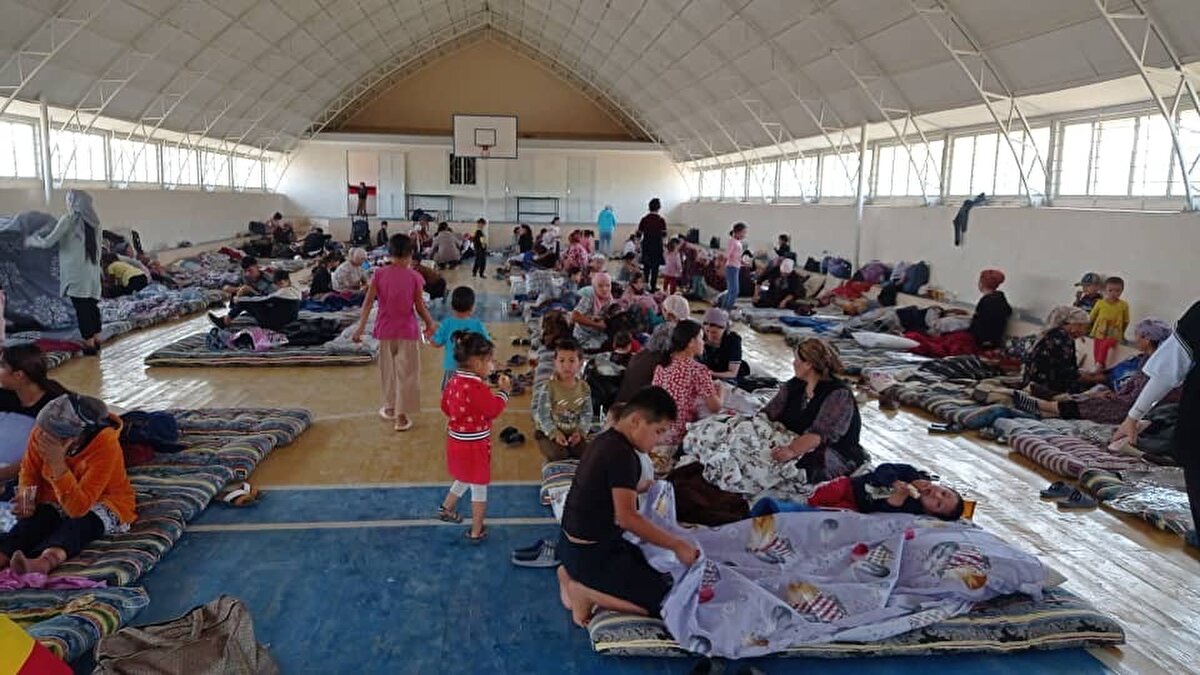 Kırgızistan Dışişleri Bakanlığı, iki ülke arasındaki anlaşmazlıkların müzakere masasında yalnızca barışçıl yollarla ve siyasi ve diplomatik yöntemlerle çözülmesi gereği konusundaki değişmeyen tutumunu bir kez daha teyit etti.<br><br>