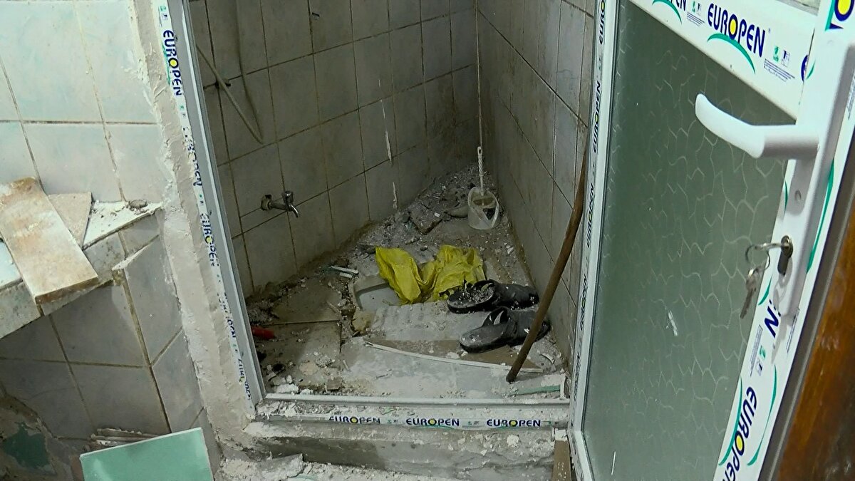 Düğmeciler Mahallesi'nde ofisten dönüştürülen yaklaşık 25 metrekarelik bir oda için 3 bin 500 TL kiralık ilanı verilmesi sosyal medyada gündem oldu.<br><br>