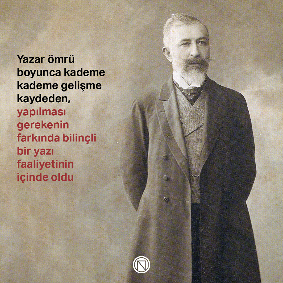 Yazar ömrü boyunca kademe kademe gelişme kaydeden, yapılması gerekenin farkında bilinçli bir yazı faaliyetinin içinde oldu