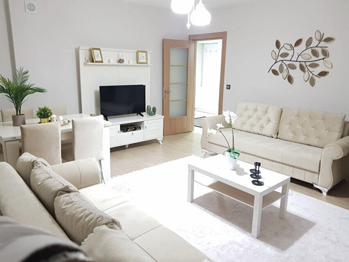 Konutlar çocuk oyun alanları, cami, okul ve hastanelere yürüme mesafesinde. Ayrıca büyük bir spor tesisi de bulunuyor.<br><br>