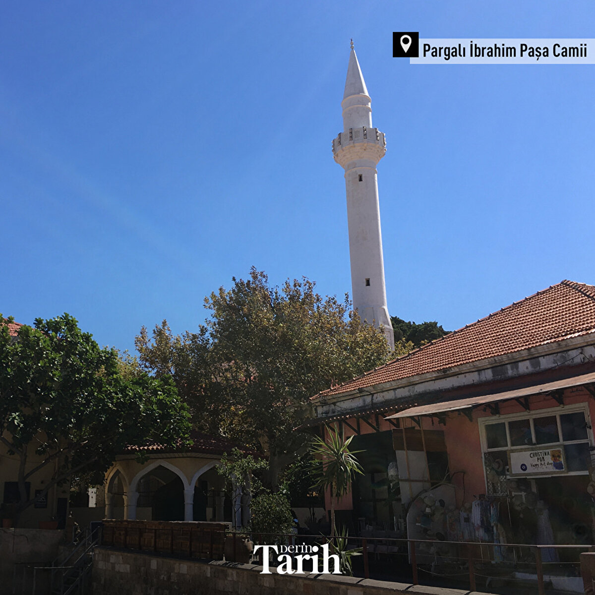 📌 Pargalı İbrahim Paşa Camii

1540'ta Sultan Süleyman adına yaptırıldı. Kitâbesinde İbrâhim Paşa’nın adının geçmemesine rağmen eser, bugüne kadar onun adıyla tanınagelmiştir.