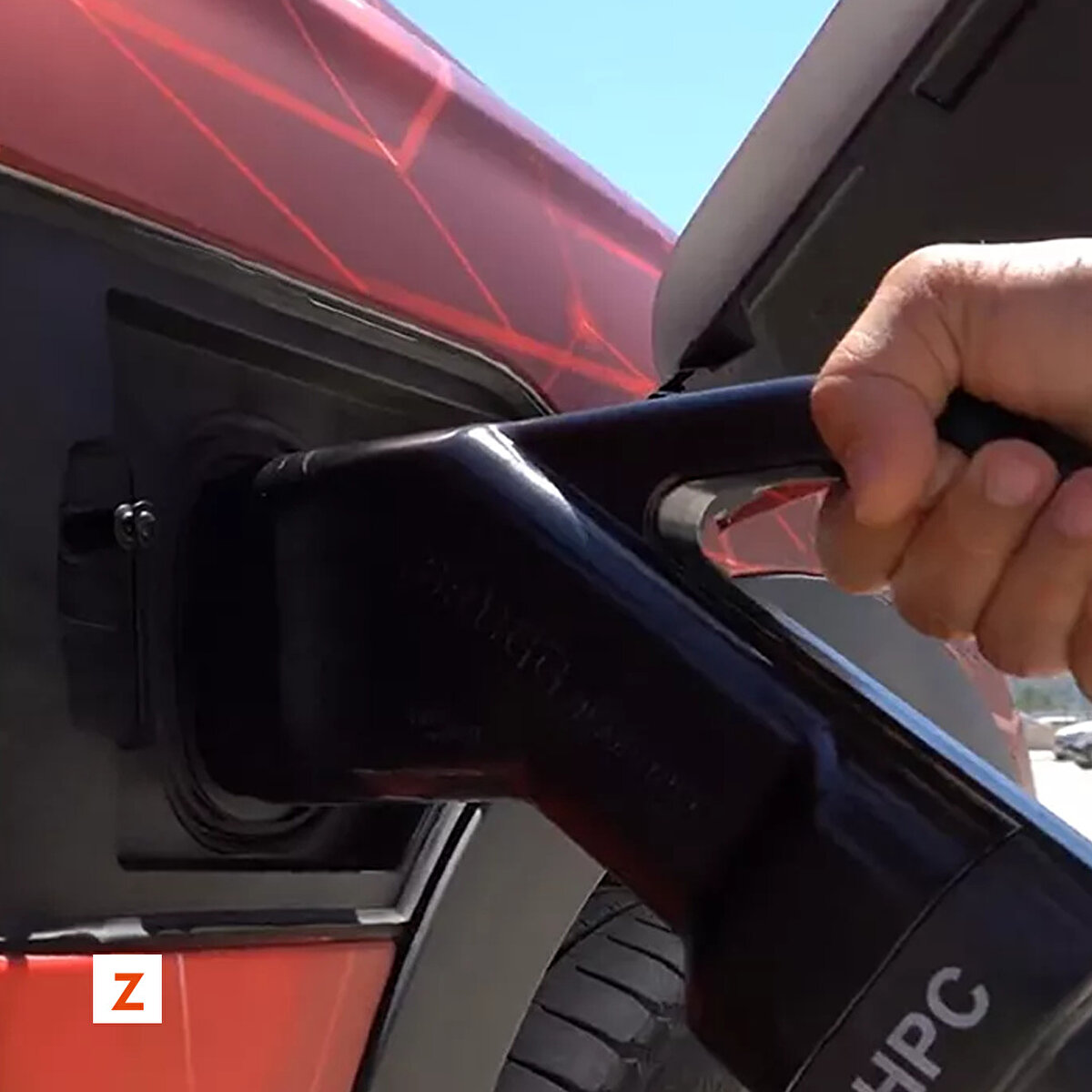 "Togg kurucu ortaklarından Vestel'in Türkiye’de, Trugo’ya özel ürettiği 180 kW gücündeki şarj cihazları kurulum için hazır.