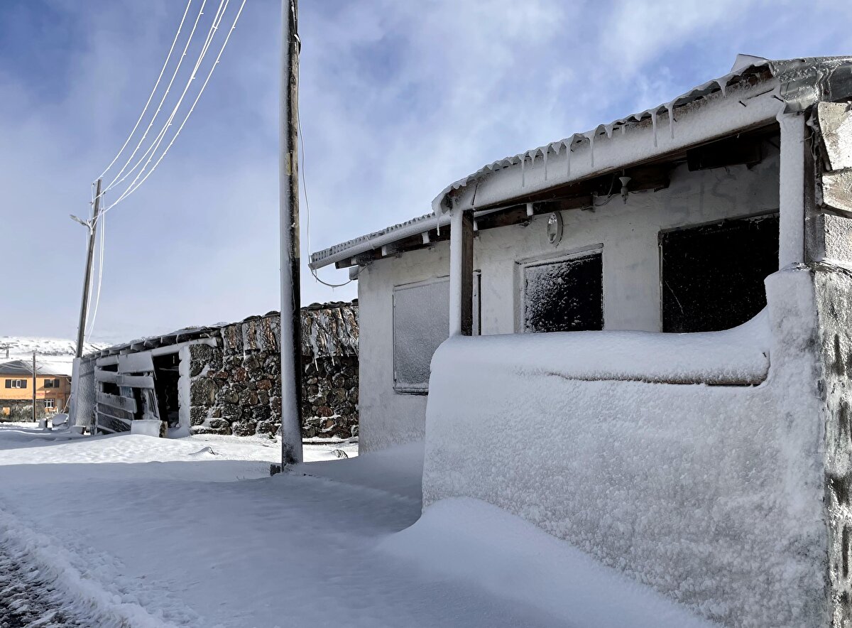 Ardahan-Artvin arasındaki Bülbülan Yaylası da karla kaplandı.<br><br>