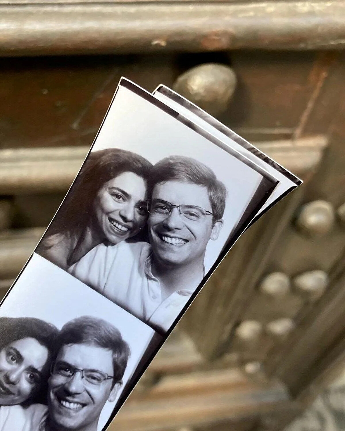 12 yıl önce üniversite eğitimi için Hollanda'ya giden ve Rotterdam kentinde eğitim alan Macit, bir barda Almanya’nın Mecklenburg-Vorpommern Dukalığı’nın Veliaht Prensi Georg Alexander ile tanıştı. Almanya Mecklenburg Veliaht Prensi Georg Alexander ve Mersinli Hande Macit bu eğlencede başlattıkları ilişkiyi ilerletti. İkili geçtiğimiz günlerde dünyaevine girdi.<br><br>Veliaht Prens ile hayatını birleştiren Hande Macit, böylece Mecklenburg Düklüğünde 'düşes' unvanı aldı.<br><br>