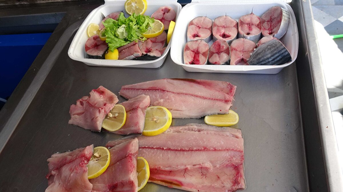 Kılçığın öksürükle çıkmaması durumunda sırta vurma, su içme ve ekmek yeme gibi yöntemleri uygulamak yerine vakit kaybetmeden KBB ya da gastroentoloji uzmanına başvurulması tavsiye ediliyor.<br>