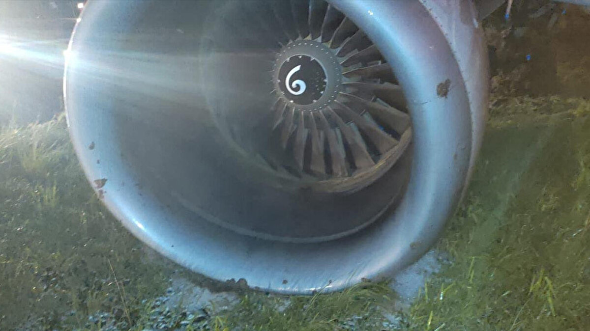 Acil durum ekipleri kısa süre içerisinde olaya müdahale ederken, 166 yolcunun bulunduğu uçakta kimsenin yaralanmaması tek teselli kaynağı oldu. Uaçkta maddi hasar oluştuğu açıklandı.<br>