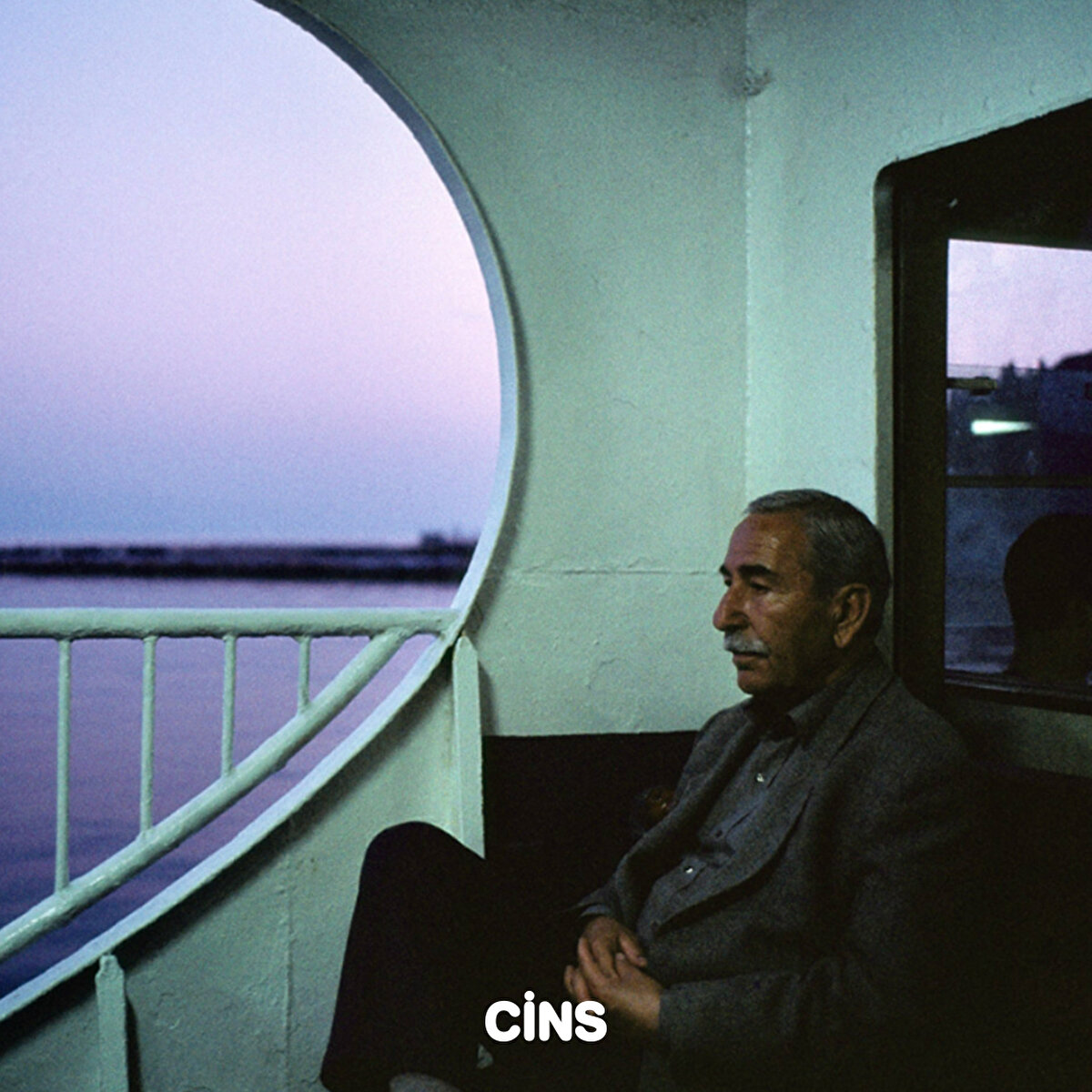 Vapurda ne kadar kederlenebilirse insan, o kadar