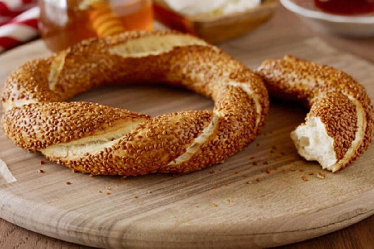 Kahvaltıların vazgeçilmezi masum sanıp yediğiniz simit ve peynir, tüm gün yorgun hissetmenize neden olabilir.