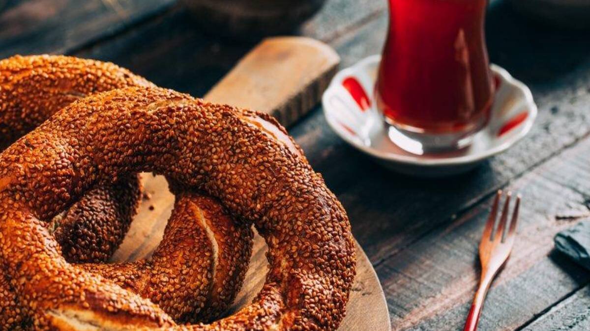 Kişilerin maya alerjisi olduğunu anlaması zor olabilir.<br><br>Ancak maya içeren herhangi bir besin tüketildiğinde belirtiler sıklaşıyorsa kişi bu farkındalıkla mutlaka gıda alerji testi yaptırmalıdır.<br><br>