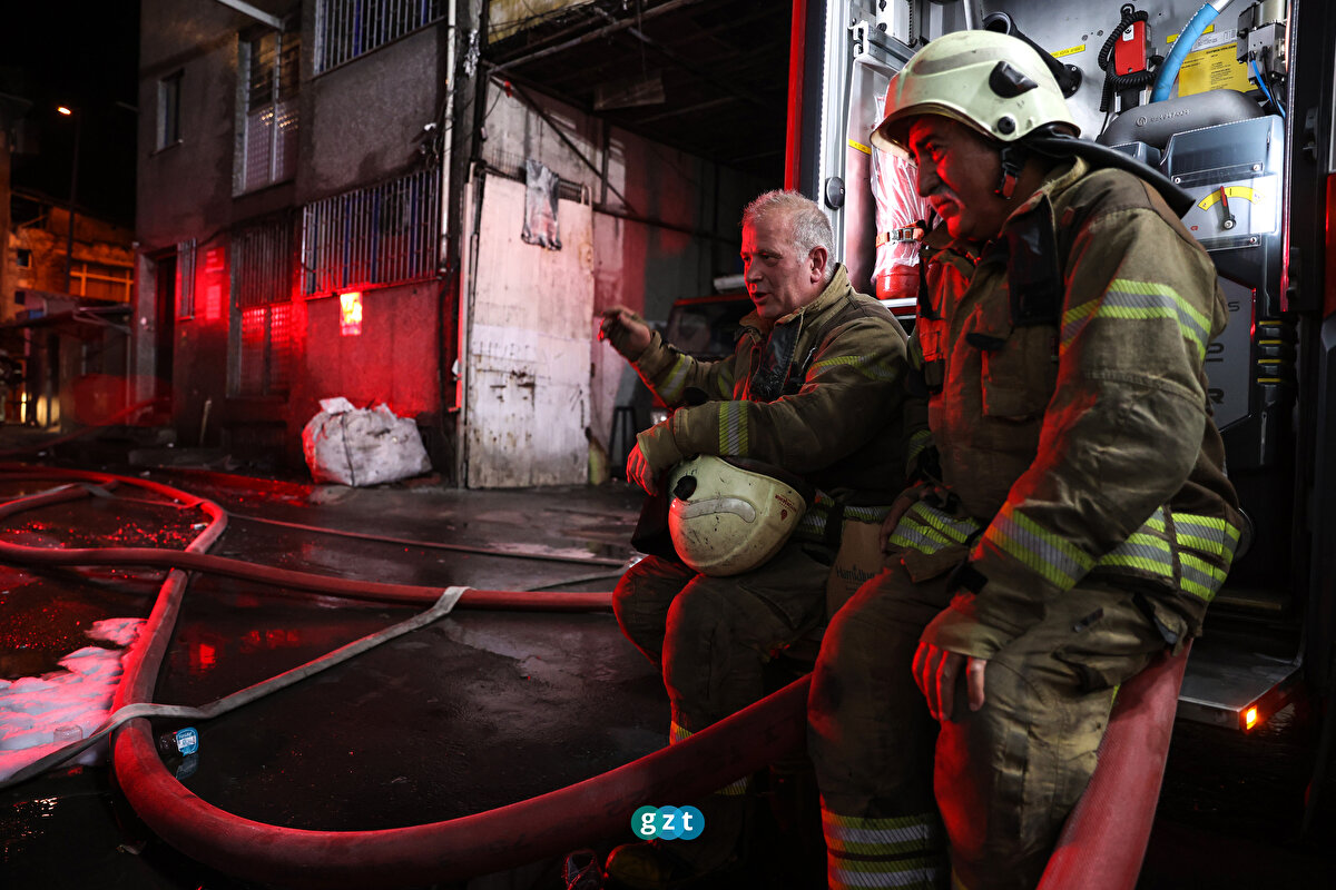 7 Haziran 2022'de itfaiye ekipleri, Bayrampaşa'da bir iş yerinde çıkan yangına müdahale etmişti