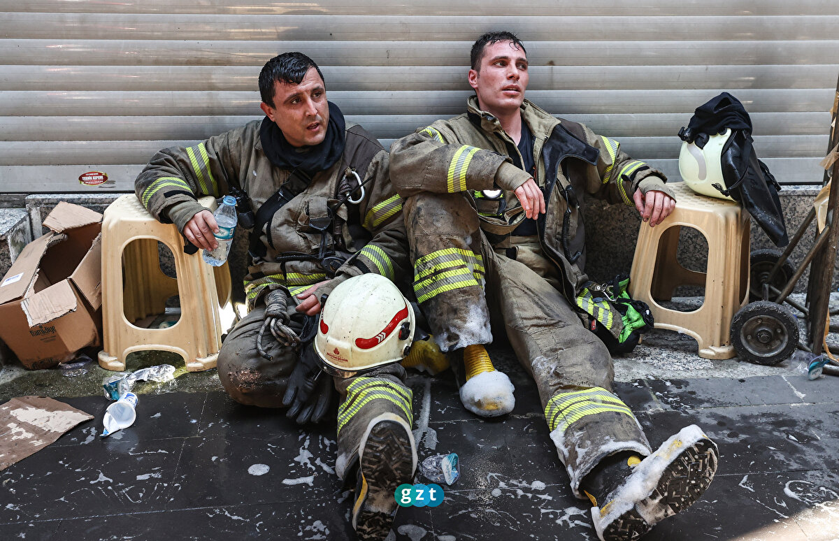 28 Haziran 2021'de İstanbul Fatih'te bir iş yerinde çıkan ve çevredeki bazı binalara da sıçrayan yangın, itfaiye ekiplerinin müdahalesiyle söndürülmüştü