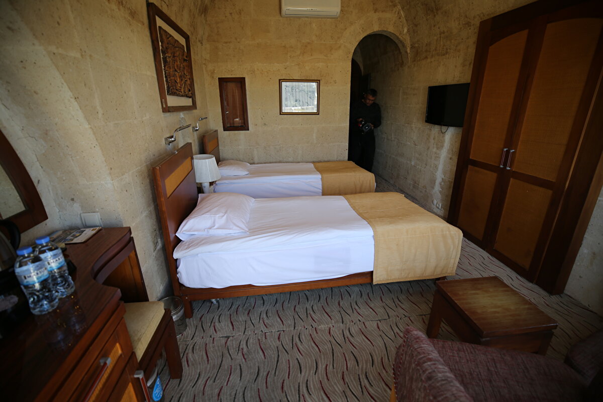 Kral Charles'e çağrıda bulunan Özerler, "Öncelikli olarak kendisini tebrik ediyorum. Bölgeye ve tesisimize gelmesi için Dışişleri Bakanlığı yardımıyla iletişime geçip, tesisimizde yeniden ağırlamak isterim. Ben ve ekibim bundan keyif duyarız" dedi.<br><br>