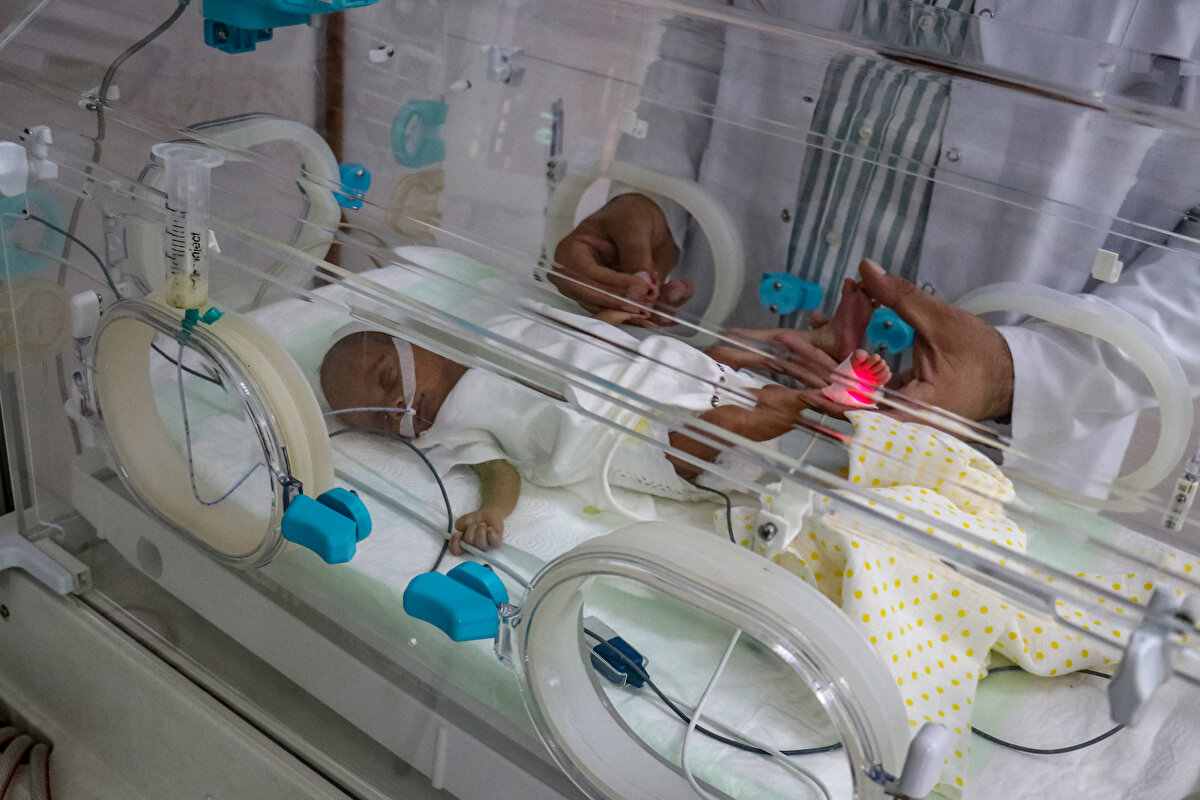 Prematüre olarak dünyaya geldiği hastanede göreve başlamanın farklı bir duygu olduğunu anlatan Bucağa, şunları kaydetti:<br>