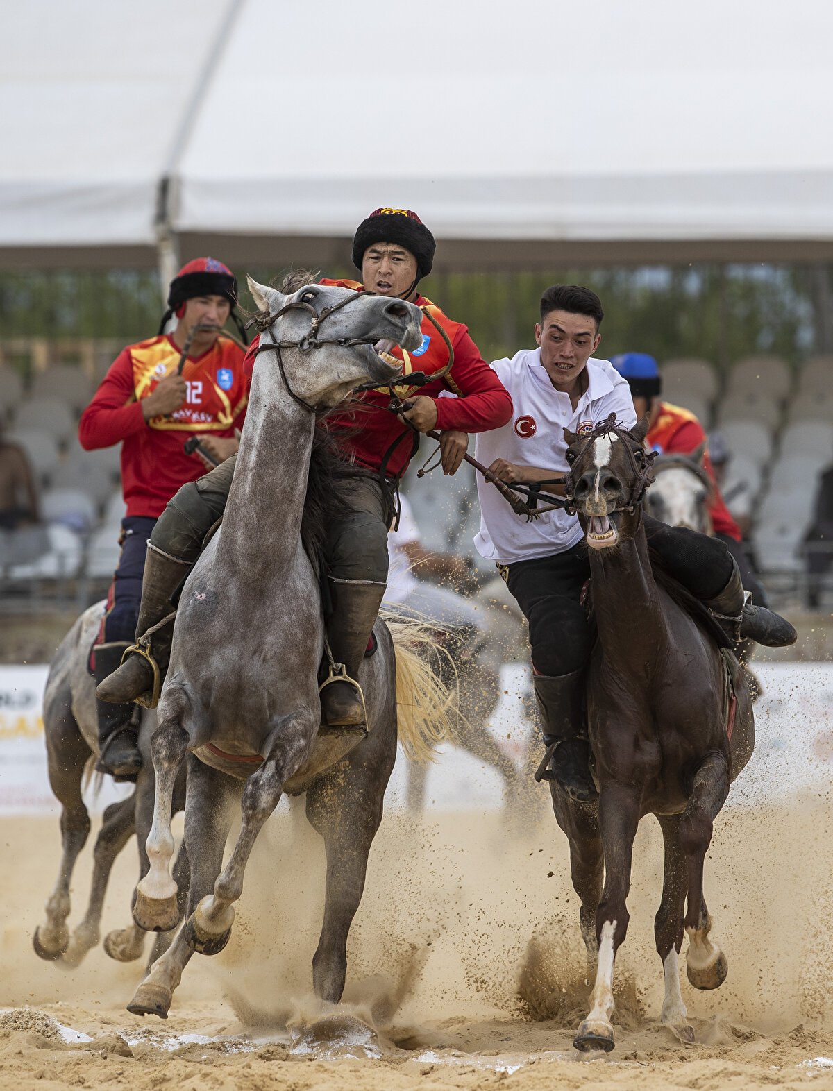 "Gelenekten Geleceğe Bir'iz!" sloganıyla düzenlenen 4. Dünya Göçebe Oyunları'nda 13 branşta 102 ülkeden 3 binin üzerinde sporcu mücadele edecek.