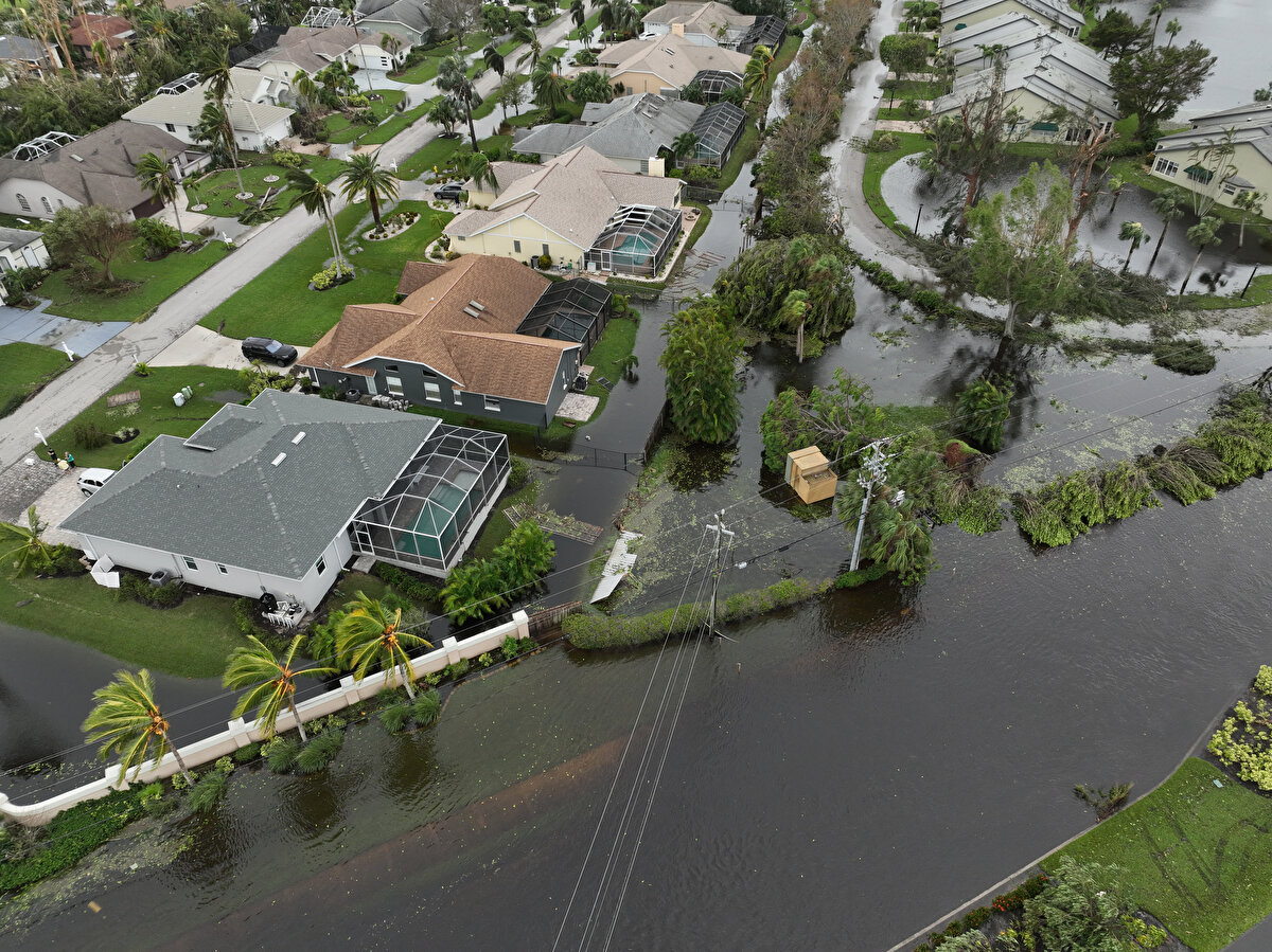 Kasırga nedeniyle mahsur kalan 500'ün üzerinde kişi kurtarılarak güvenli bölgeye tahliye edildi.