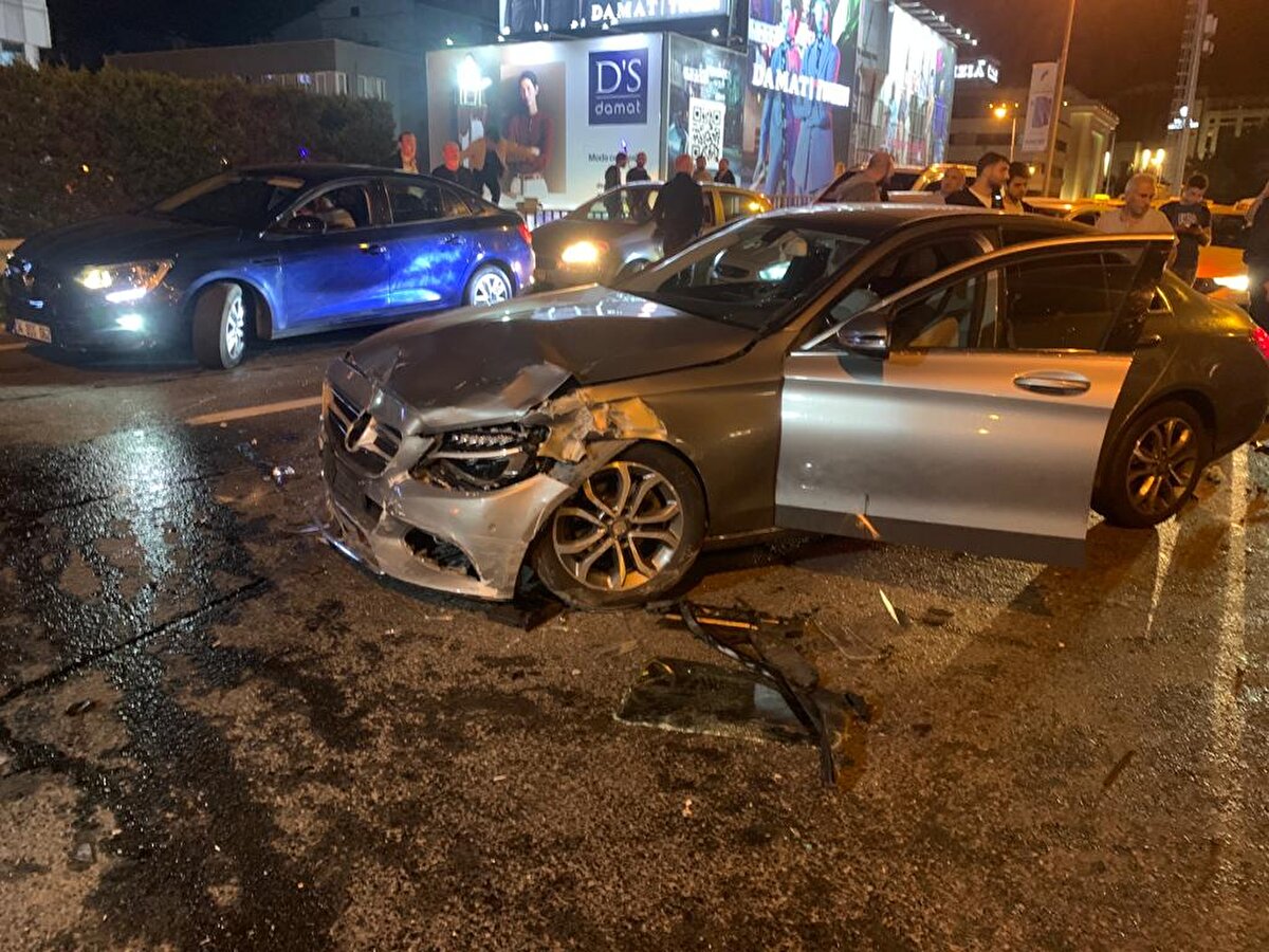 Otomobillerin olay yerinden kaldırılması ve yolun temizlenmesinden sonra trafik tekrar normal seyrine döndü. Polis kaza ile ilgili inceleme başlattı. <br><br>