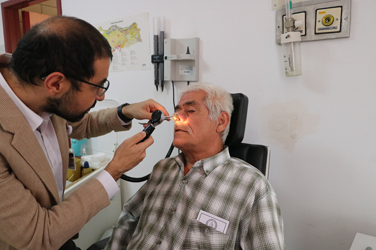 Zonguldak'ta yaşayan emekli işçi, 7 çocuk babası Kazım Koca, nefes alma güçlüğü ve burnunun giriş deliğinde bir kitle ile Zonguldak Bülent Ecevit Üniversitesi Sağlık Uygulama ve Araştırma Hastanesi'ne başvurdu. Koca'yı muayene eden Kulak Burun Boğaz Anabilim Dalı öğretim üyesi Doç. Dr. Deniz Baklavacı, Koca'nın burnunda bir kurşun ve kurşunun çevresinde doku parçaları tespit etti. Koca'nın 13 yaşındayken yaşadığı Çaycuma ilçesine bağlı Akçahatipler köyünde yüz kemiğine saplanan yorgun mermi tam 50 yıl sonra endoskopik yöntemle yüzünde kesi olmadan alındı. Koca ameliyatın ardından taburcu edildi.
