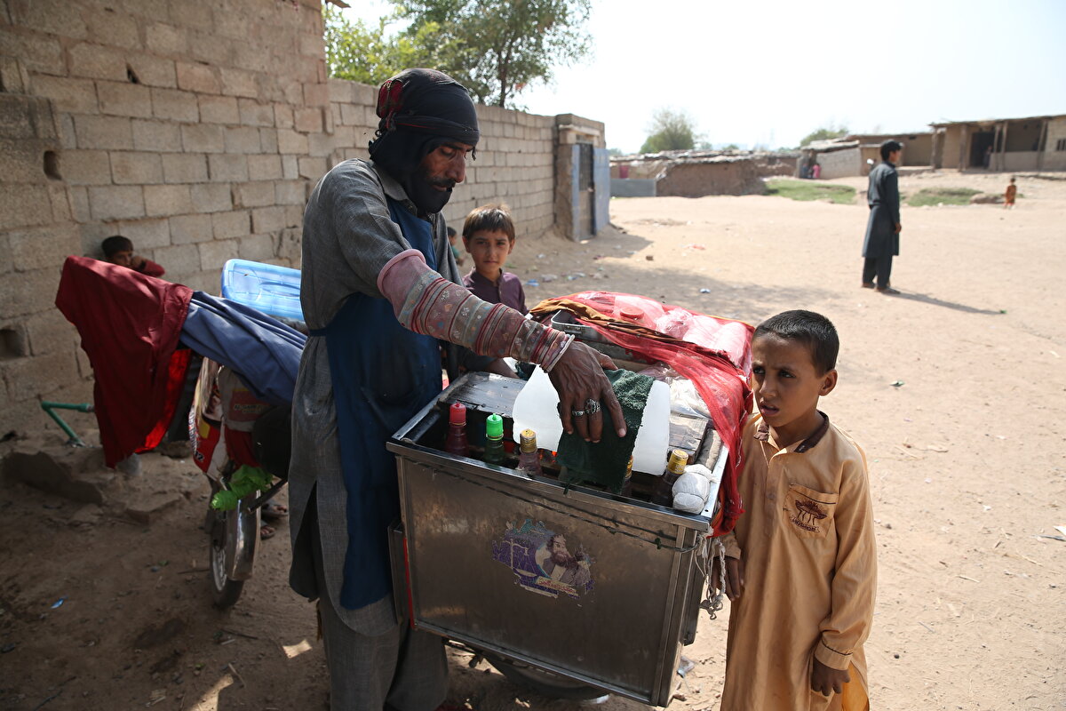 AA muhabiri, ABD'nin Afganistan'ı işgalinin 21. yılında İslamabad'a yarım saat uzaklıktaki Afgan Basti Kampı'nda yaşayan mültecilerle görüştü, kampın şartlarını görüntüledi.