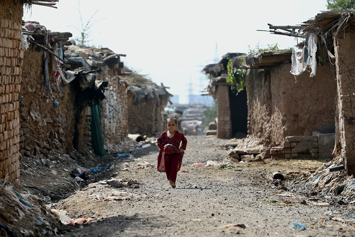 Bu durumdan habersiz çocuklar da maalesef bu sağlıksız koşullar altında oyun oynuyor.