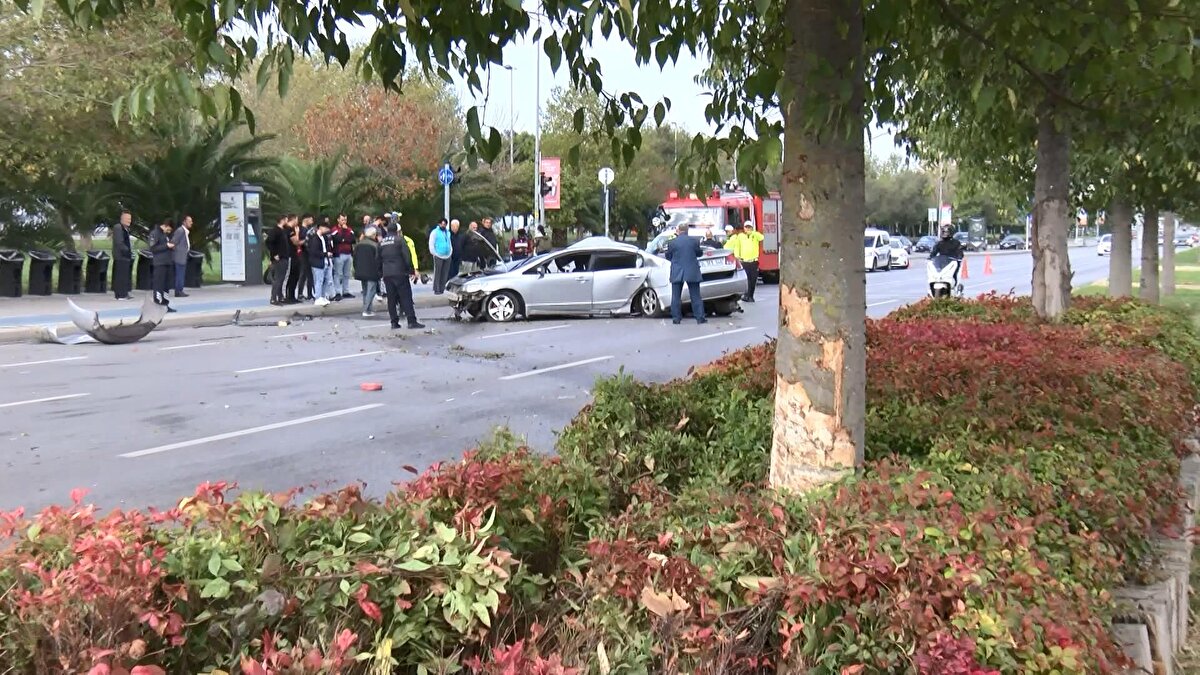 Kazayı göre İhsan Derse, "Karşı tarafta hızını alamadı ağaca çarparak, buraya uçtu. Ağaca çarpması ile birlikte ikiye bölündü. Sürücü içinden yürüyerek çıktı. Elinde ve yüzünde kan vardı. Bu otomobilden sağ çıktı. Tedbir amaçlı hastaneye götürüldü" dedi.