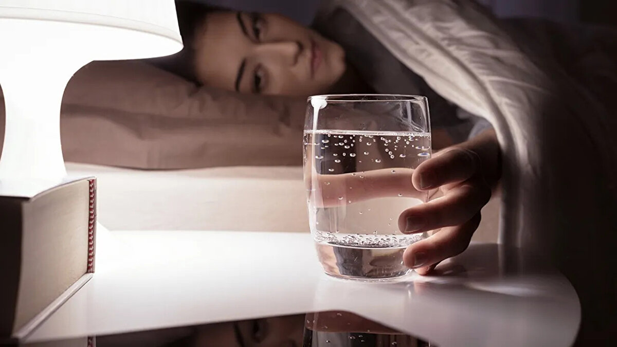 <br>Aslında bu “başucu suyu” denilen suyu gün içinde içtiğinizde tadının farklı olduğunu hemen anlarsınız. 