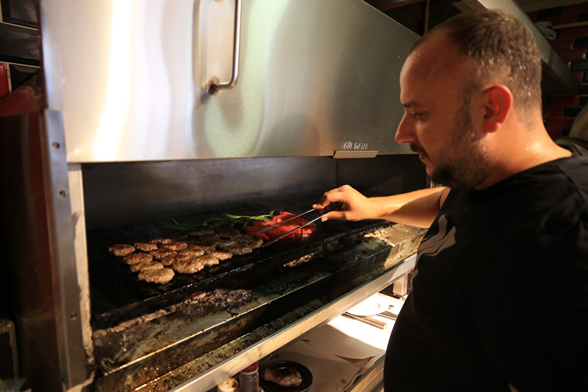 Edirne Ticaret ve Sanayi Odası Yönetim Kurulu Başkanı Recep Zıpkınkurt, AA muhabirine, Edirne'nin bir asra yakın Osmanlı'ya başkentlik yaptığını söyledi.<br><br>