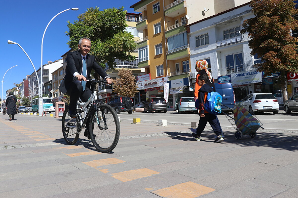 Pişkin, Konya'nın Türkiye'nin en uzun bisiklet yoluna sahip şehri olduğuna dikkati çekerek şöyle konuştu: