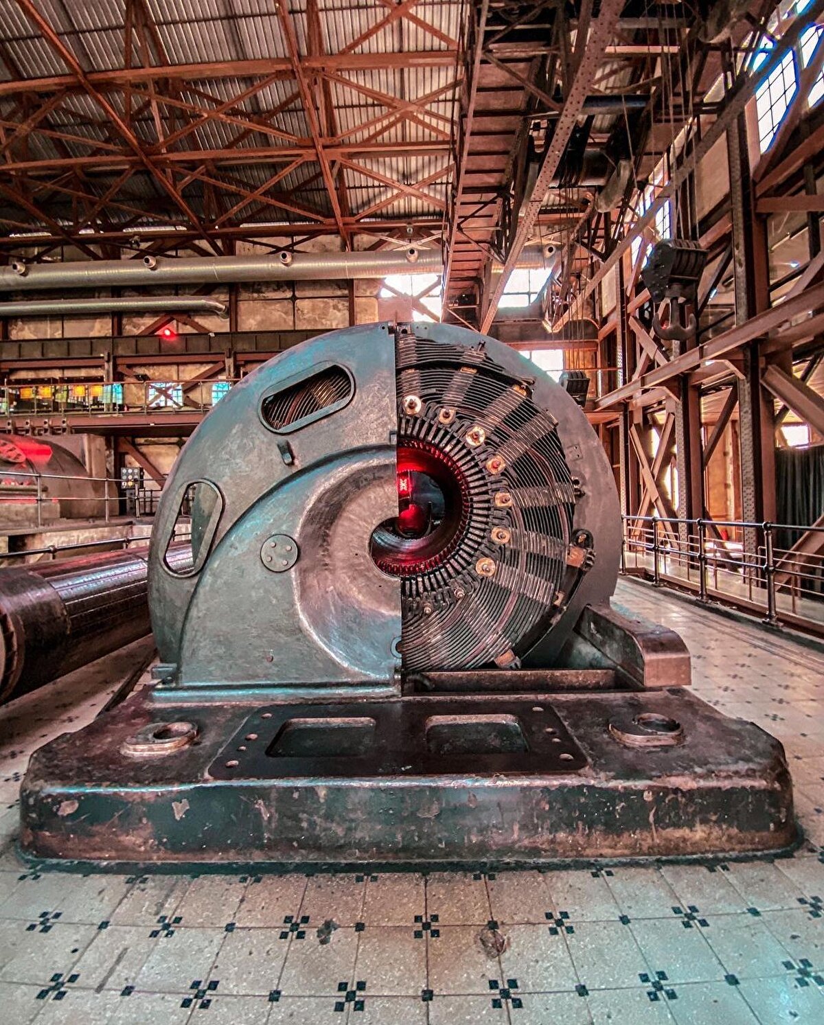 📌Açılışından itibaren 20'nin üzerinde sergiye ev sahipliği yapan müzenin giriş katında sinemaseminer salonu bulunuyor.