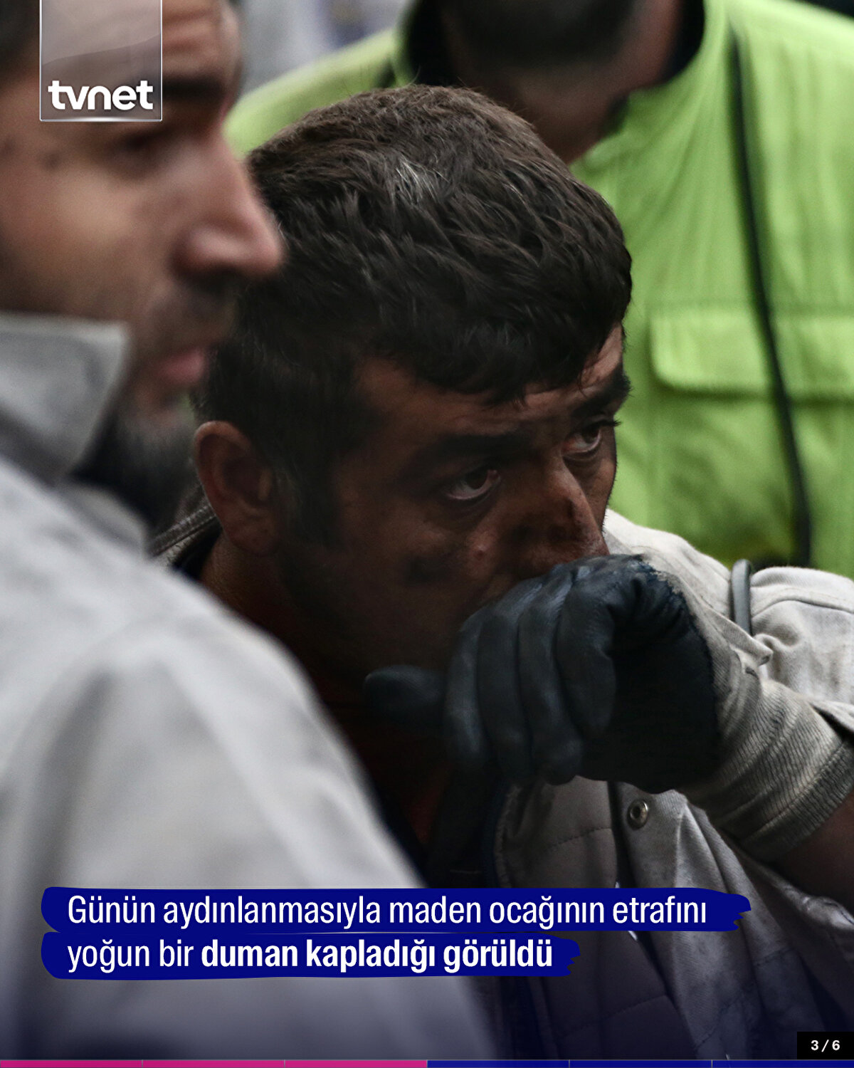 Günün aydınlanmasıyla maden ocağının etrafını yoğun bir duman kapladığı görüldü